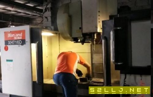 在位出售加工中心两台