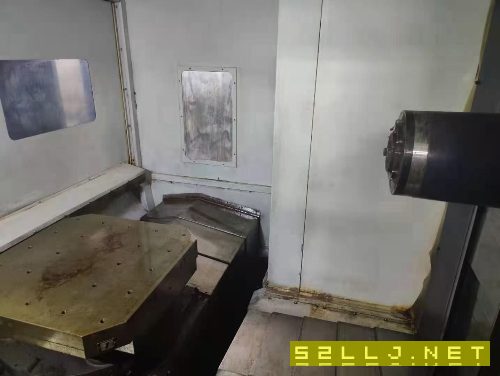 出售:2020年准新机斗山805双工位卧式加工中心，刀库60把BT50刀柄，带30公斤.