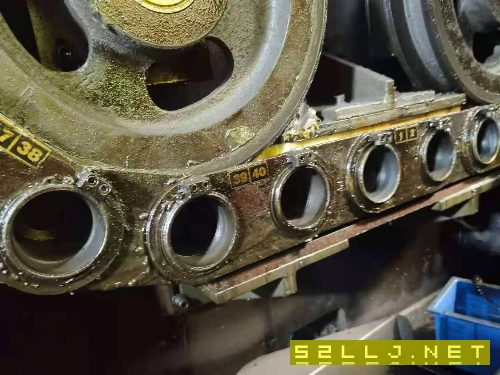 出售:沈阳500双工作台卧加，BT50齿轮头，线轨，发那科系统，40把链条式刀库.