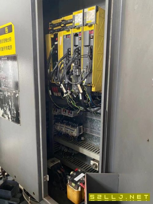 出售:台湾原装永进FV一56T、同款两台、三轴线軌、BT40直连主轴10000转、三.