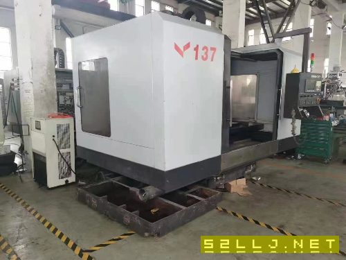 出售:2013年台湾高峰1370数控铣床，三轴硬轨，BT50齿轮头6000rpm，发那科系.