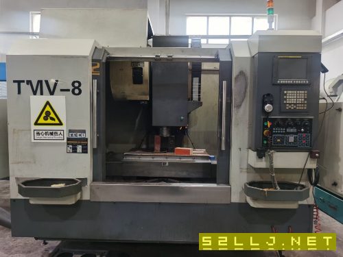 昆山凯必德VMC-8050加工中心1台，三轴线轨，BT40刀柄24把，主轴转速15000rp.