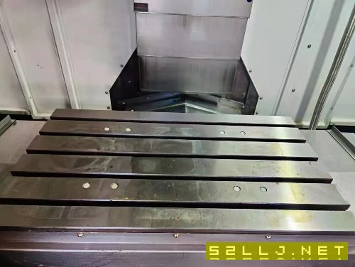 出售：2020年江苏铭机860加工中心，三菱M80系统，BT40主轴皮带10000转，24.