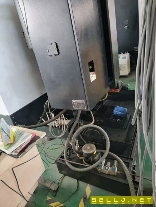 出售:2018年台群T-V856，准新机，三菱M80系统，BT40主轴/10000转，三线滚柱.