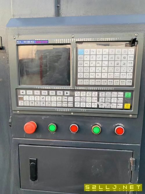出售：9成新丹东华骏61125&#215;4000数控车床