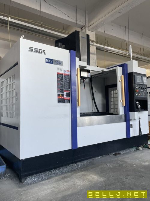 江苏鑫斯达MXV1042，新代22MA系统，主轴BT40，直连10000转，三硬轨，三轴行.
