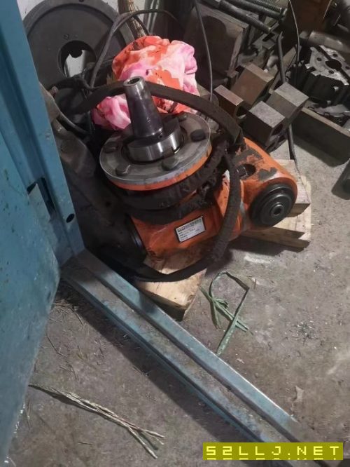 华东6米数控龙门铣，硬轨，齿轮头，带个动力头和一个万向铣头，发那科系统.