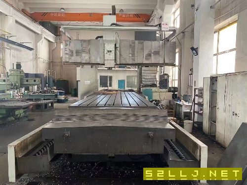 华东6米数控龙门铣，硬轨，齿轮头，带个动力头和一个万向铣头，发那科系统.