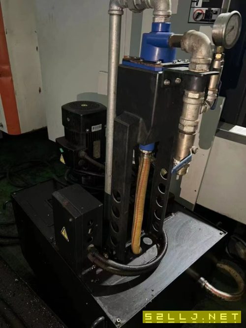 常州永进1160加工中心，两线一硬滚柱导轨