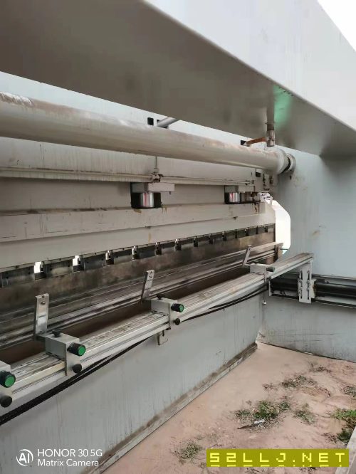 出售：中海重型100吨4000折弯机一台。