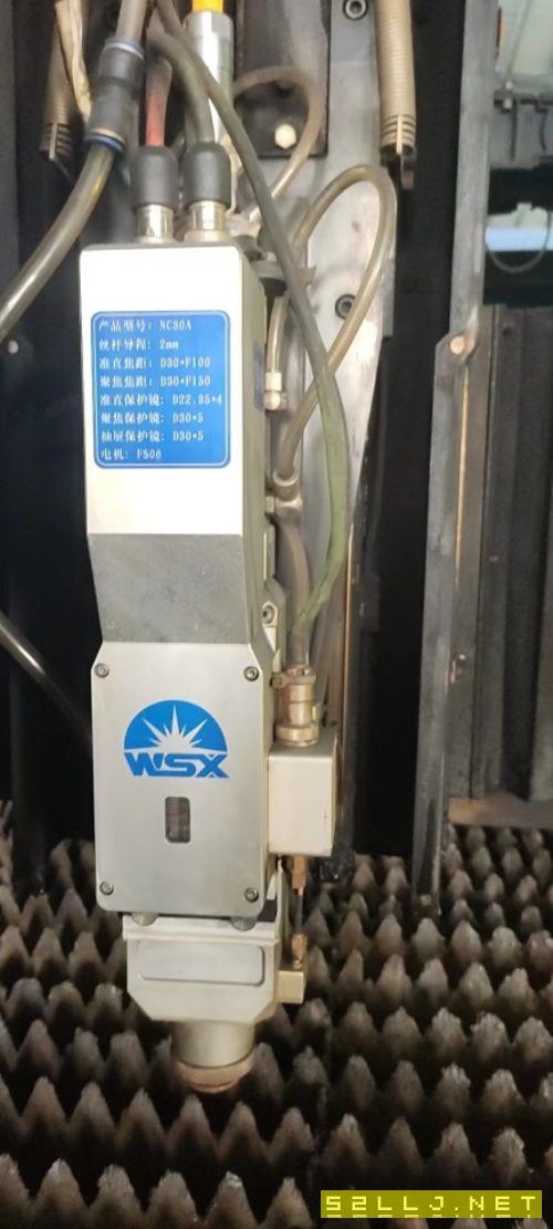 3300瓦多模激光器宏山4020H包围交换台激光切割机.