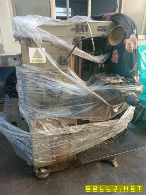 出售齐齐哈尔万能铣床