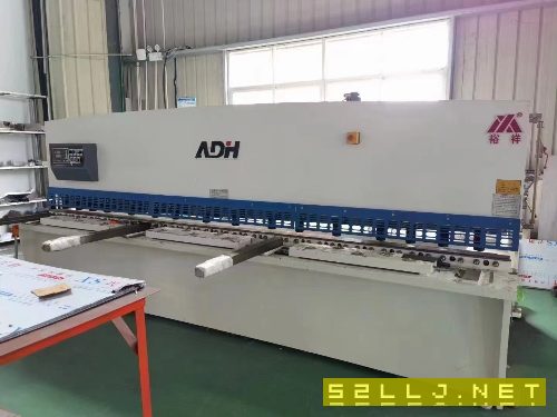 出售东海125吨四米折弯机和64000剪板机