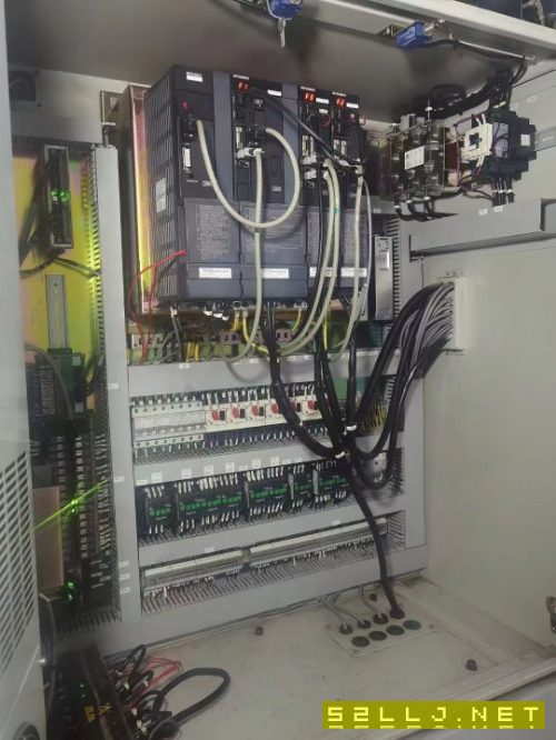 品牌：海天精工VMC-1000模具机（三台同款）