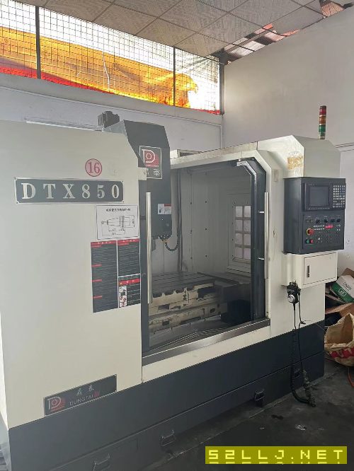 鼎泰850三轴硬轨模具机加工中心