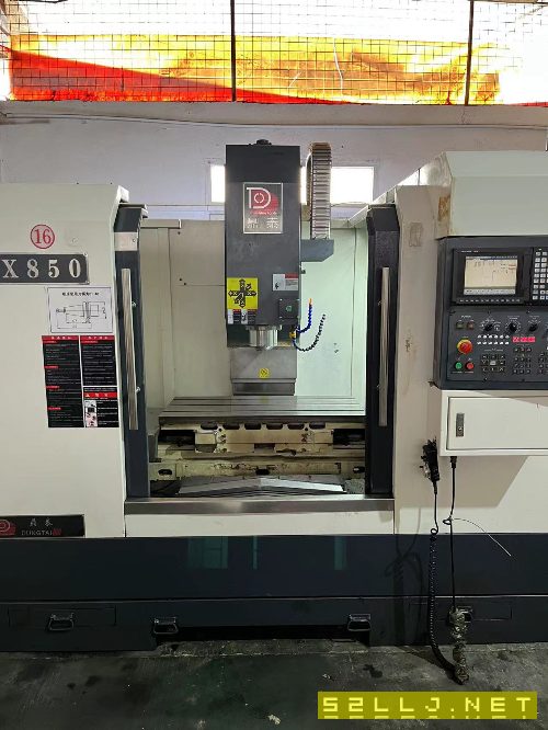 鼎泰850三轴硬轨模具机加工中心