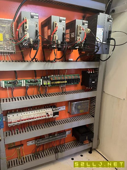 鼎泰850三轴硬轨模具机加工中心