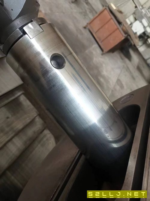 出售:精品16年昆机6111d镗床，安装少用，主轴110.