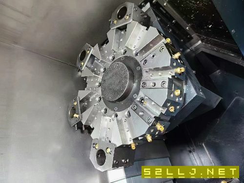 刚刚到货一台2021年准新斗山235车床，8寸三千里液压卡.