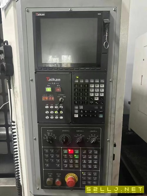 台群1165。BT40主轴。主轴直连12000转，24把机械手库.