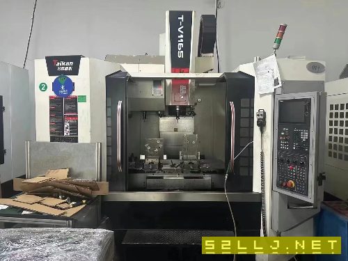 台群1165。BT40主轴。主轴直连12000转，24把机械手库.