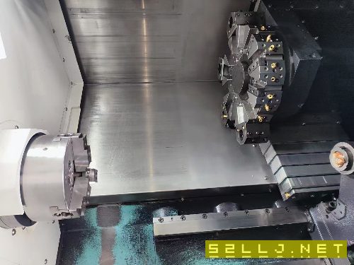 刚刚到货两台2022年准新斗山235车床，8寸三千里液压卡.