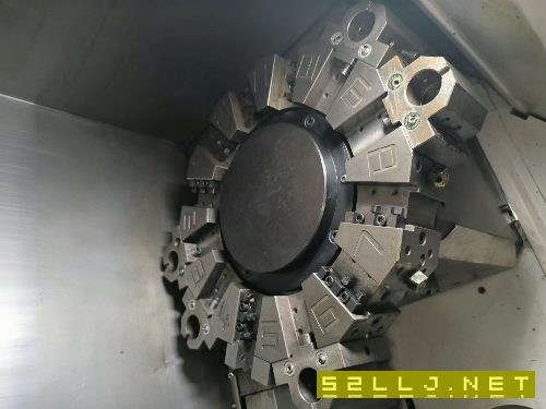 广东豪特曼8寸数控斜轨车床一台，8寸卡盘，12工位伺服.