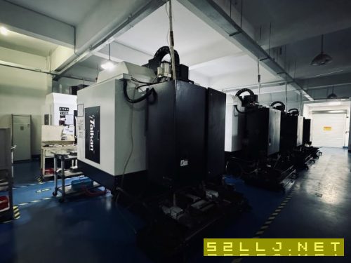 三台台群850，一台小黄机，一台西力车床