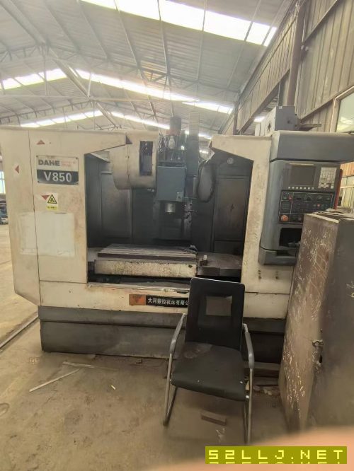 两台大河850加工中心，硬规机，非常便宜，带排削机，.