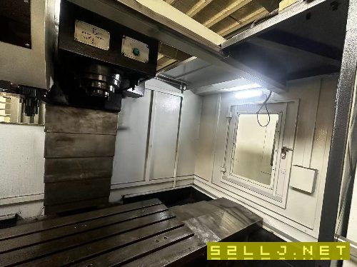 海天1060立式加工中心，BT40主轴，带刀库，三轴线轨，三菱M70系统，2015年.