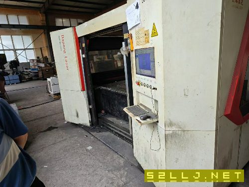 2019年深圳大鹏3000瓦6020激光切割机，交换工作台双台.