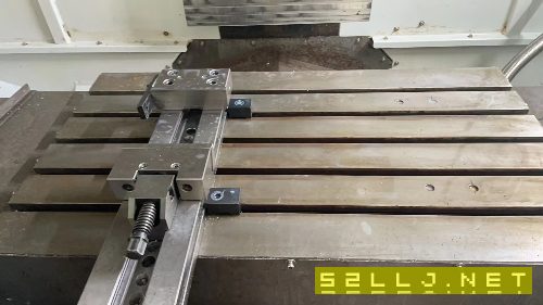 2018年855加工中心，价格非常便宜，需要的速度，新乡在位。