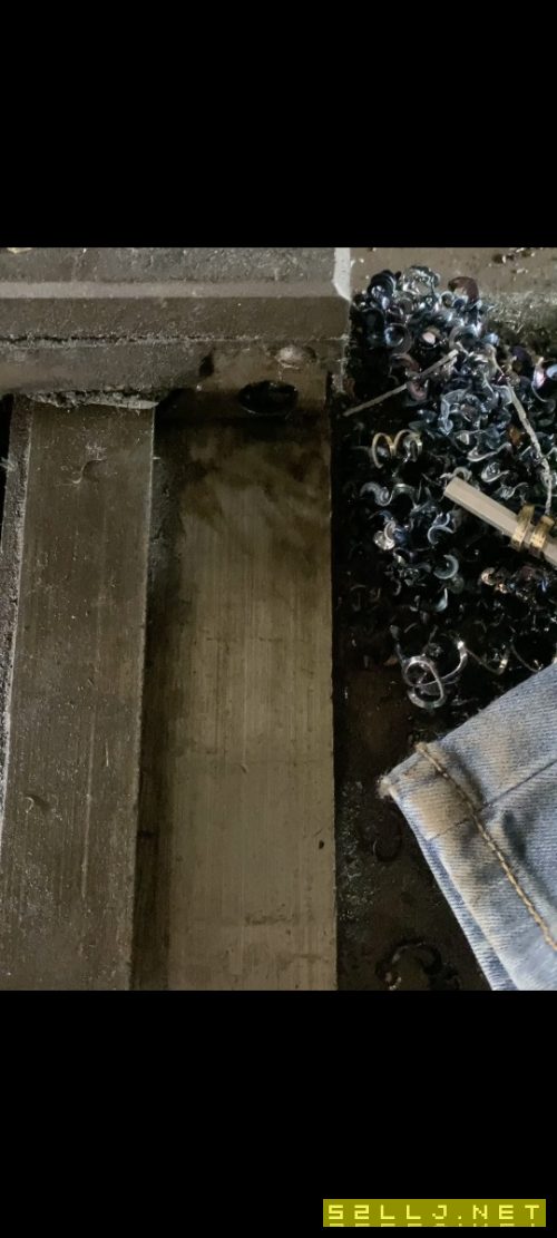 09年兰州61804米车床，带中心架跟刀架。