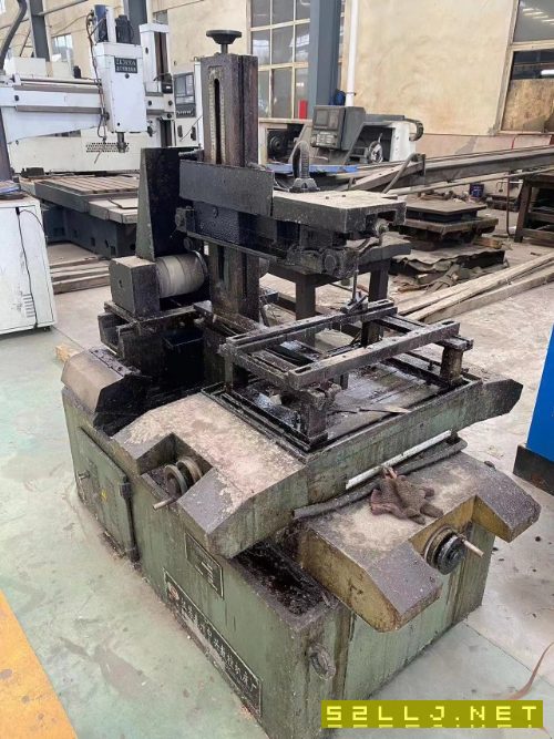 两台线切割一个工具铣一个电火花按吨处理