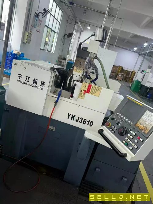 2台宁江3610数控滚齿机