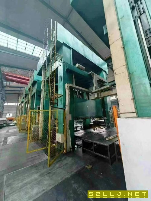 工厂在位出售：4台液压机冲压线：1000