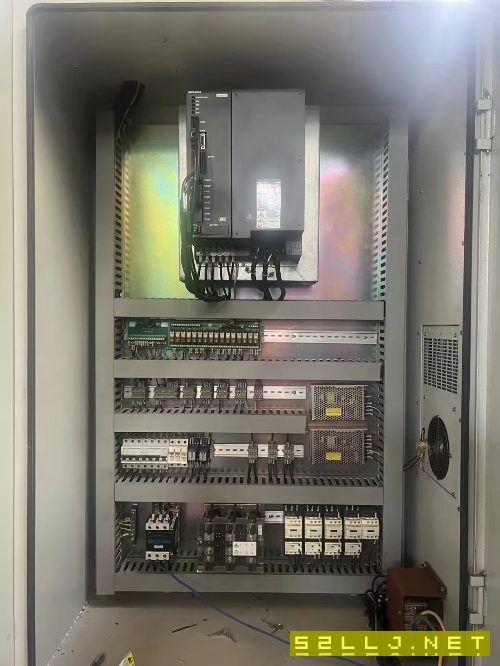 少用1370加工中心，BT50主轴，带刀库，价格不贵