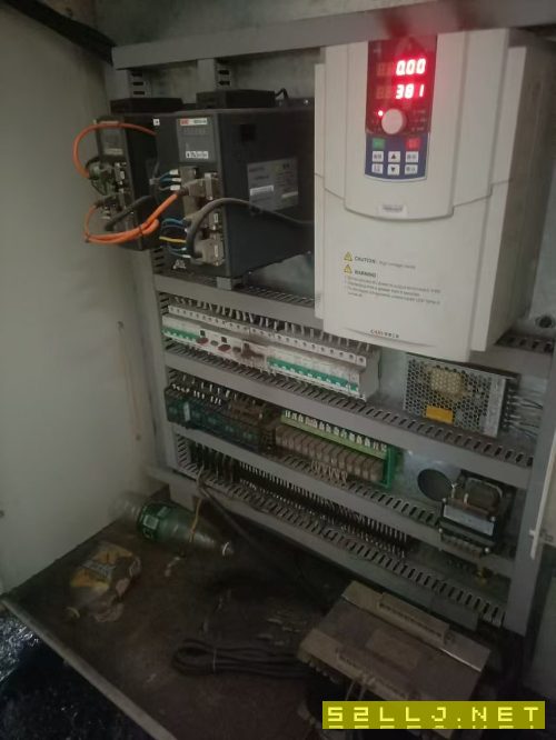 出售:沈阳中天80285数控车，导轨600，主轴孔105