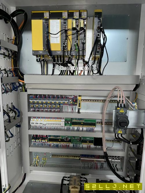 纽威4米龙门，工作台2.5米4米，门宽3.3米，门高1.7米.