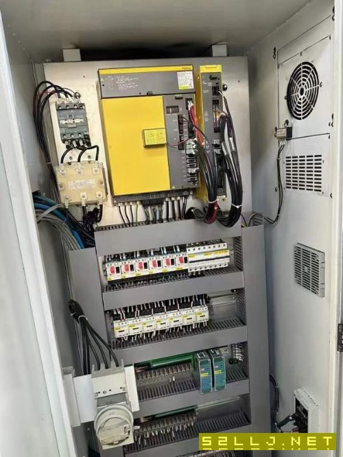 新到一台普拉迪PYC2500型材机，铸件床身，BT40主轴，.