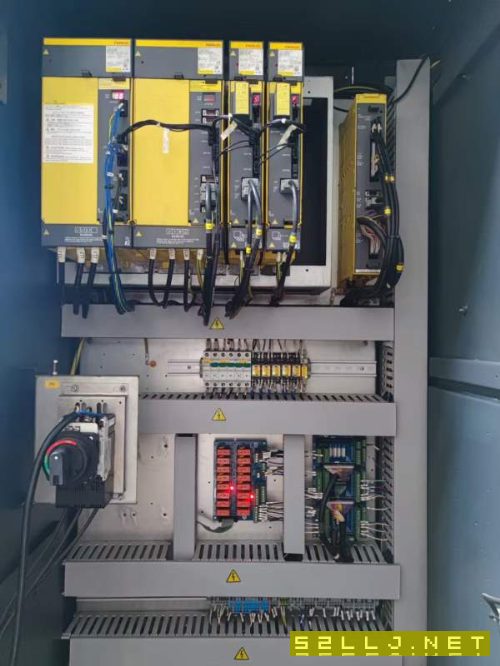 后两台台湾丽伟V-50L立加，BT40大主轴直径190，主电机.