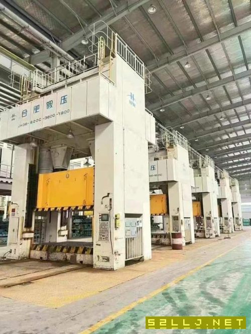 合肥锻压2400吨闭式双点线：800吨一台，移动台，台面3.