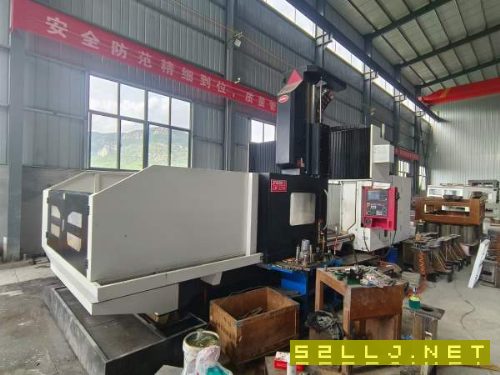 济南工厂2022年乔峰3218龙门加工中心，带一个双向侧铣.