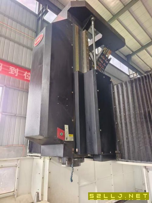 济南工厂2022年乔峰3218龙门加工中心，带一个双向侧铣.
