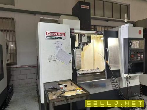 新定德扬850加工中心，三轴滚柱线轨，机械臂刀库，发.