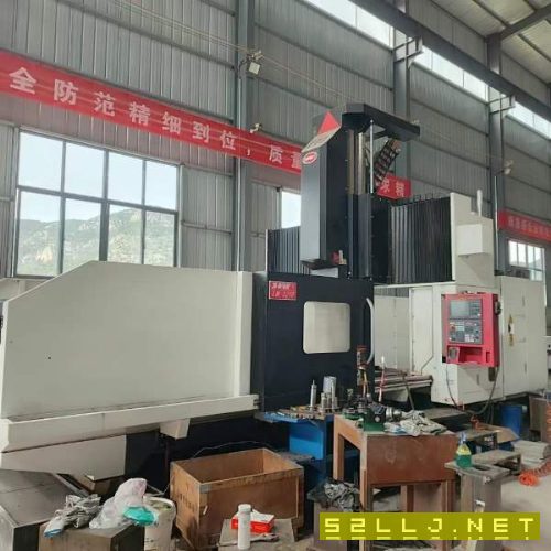济南工厂2022年乔峰3218龙门加工中心，带一个双向侧铣.