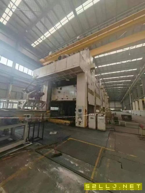 金丰四点压力机全自动冲压流水生产线全封闭，全自动化.