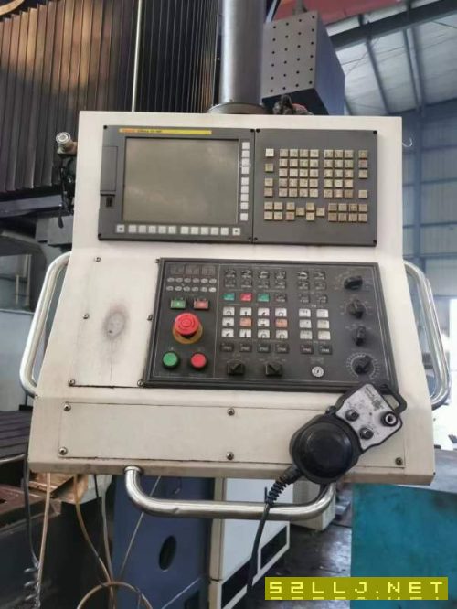 2017年泉州嘉泰4025龙门一台，bt50齿轮头，工作台4200.