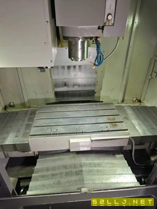 同款两台日本津上VA4高速高精加工中心，主电机18.5KW.