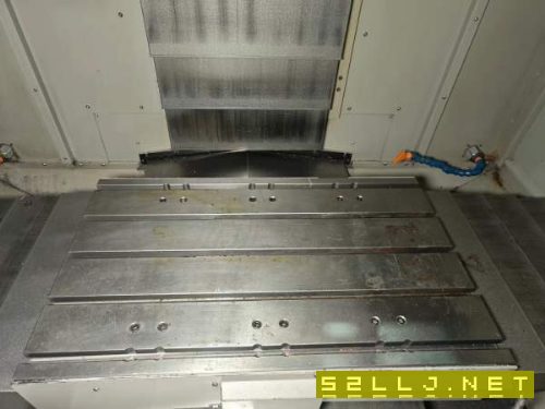 同款两台日本津上VA4高速高精加工中心，主电机18.5KW.